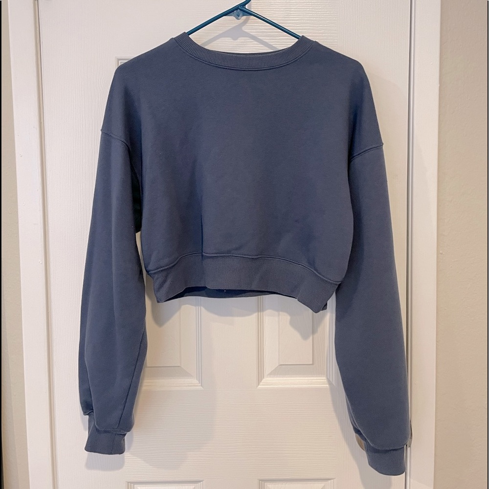 Dark blue cropped top crew neck sweatshirt!